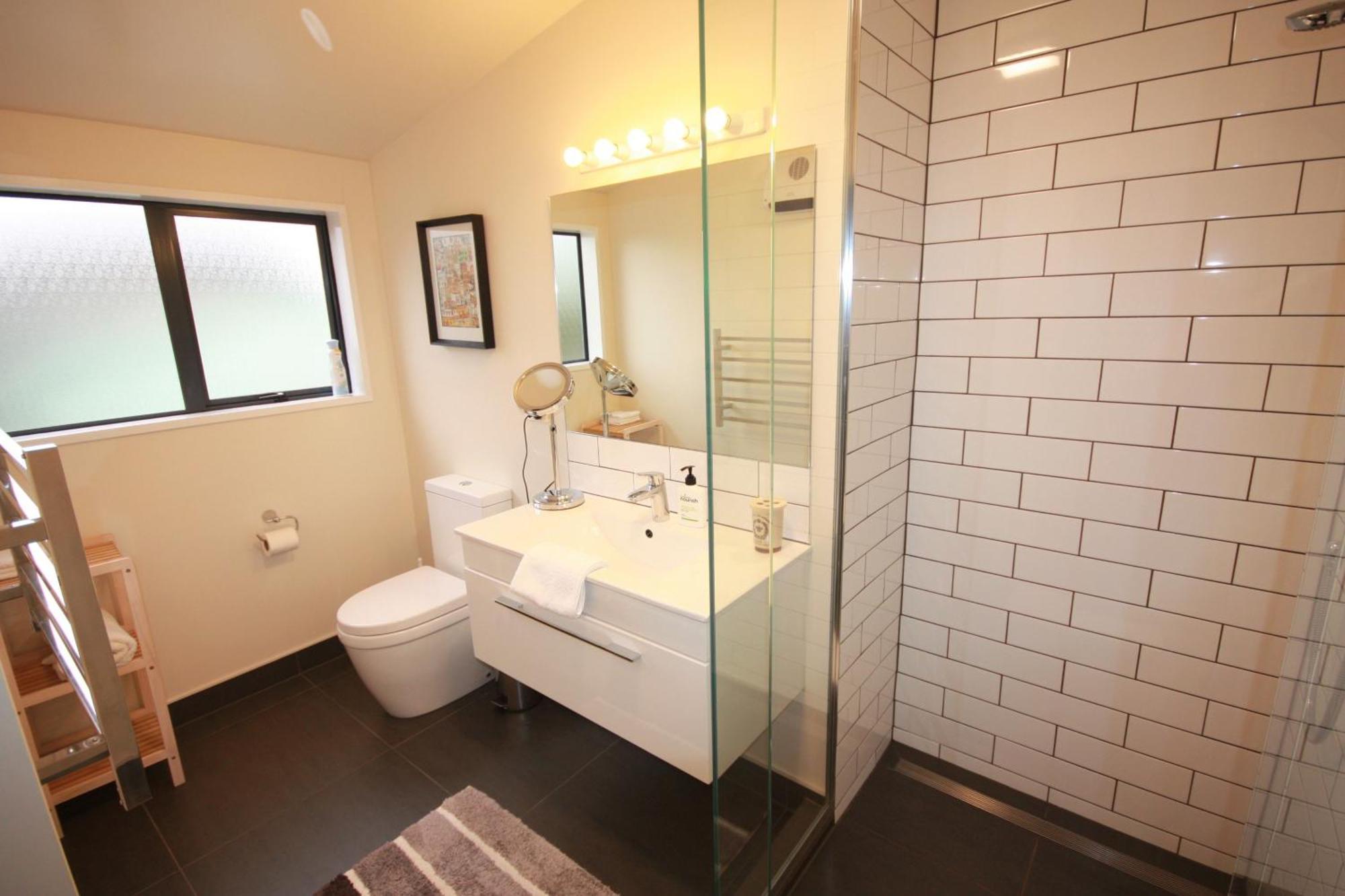 Tempest On Wanaka Bed & Breakfast Exterior photo